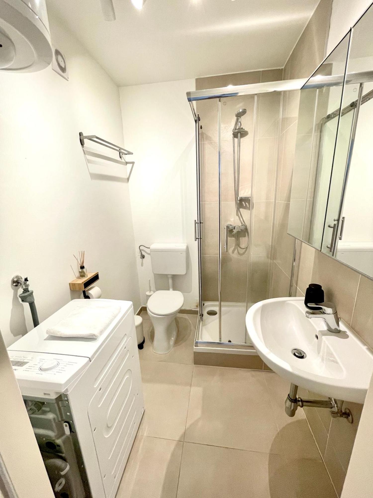 Contactless Self-Check-In - Stayhere Central City Suite 3 Graz Luaran gambar